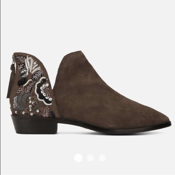 kenneth cole loop there it is